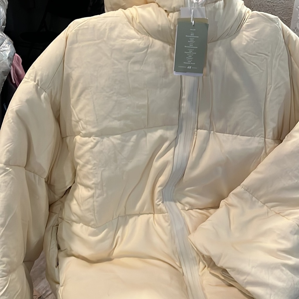 H&M Puffy Jacket 🧥 - Picture 4 of 10